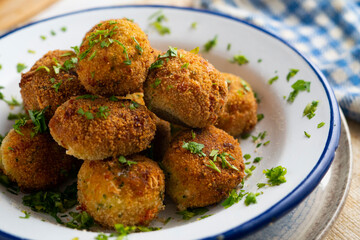 Vegan broccoli croquettes with goat cheese.
