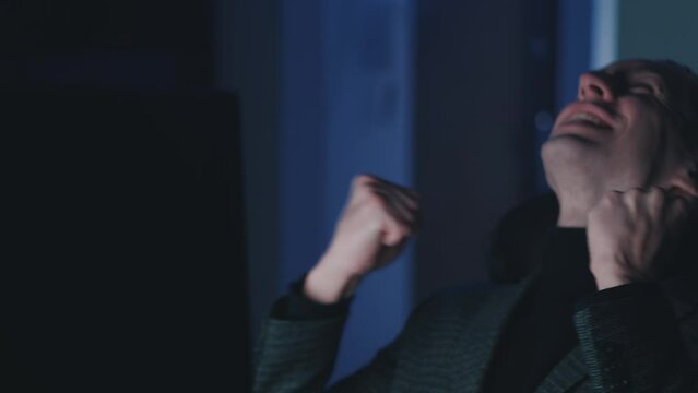Portrait of amazed businessman looking at computer monitor, takes off glasses from face, open his mouth and eyes in surprise, feel shock, happy and enjoy receives unexpected good news, celebrate win.
