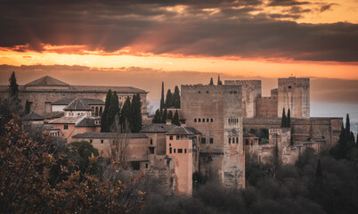 Obraz premium The ancient arabic fortress Alhambra at beautiful evening time, Granada, Spain, European travel landmark and most visited monument in all of Spain 