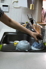 食後の食器洗い