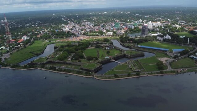 Jaffna, postkolonialny fort na wybrzeżu Sri Lanki.