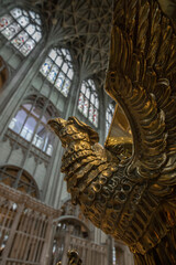 bronze eagle, cathedral church of st peter and the holy and indivisible trinity, interior, engeland, gloucester cathedral, gloucestershire, glouchester, uk, great brittain, 