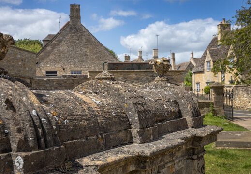 Burford, Cotswolds, Engeland,, Oxfordshire, UK, Great Brittain, st john the baptist, church, graveyard, thombstone, cemetery,