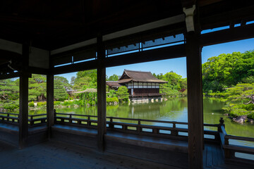 京都　平安神宮　泰平閣から見る尚美館