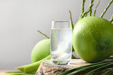 Cool coconut juice with fresh coconut fruits on wood. - obrazy, fototapety, plakaty