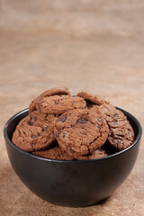 Choco chip cookies or biskuit coklat.