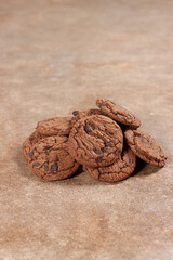 Choco chip cookies or biskuit coklat.
