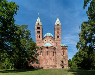 Fototapeta na wymiar Dom zu Speyer auch Speyrer Dom oder Kaiser- Mariendom zu Speyer.