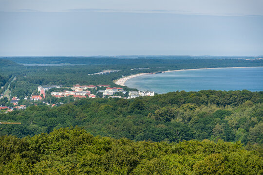 Blick vom Jagdschloss Granitz &uuml;ber Binz bis nach Sa&szlig;nitz