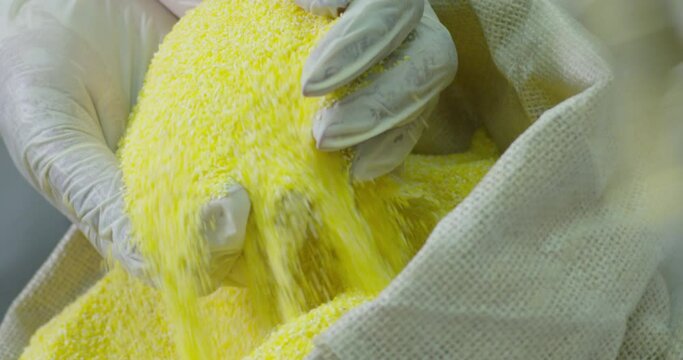 poudre de farine de ma&iuml;s dans un sac,