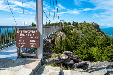 Swinging suspension bridge at Grandfather Mountain State Park, North Carolina, USA. Focus on far side of bridge. - 522276316