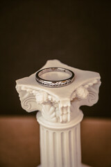 anillo columna colores plata negro blanco