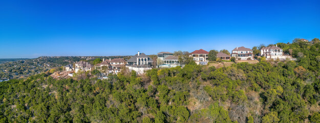 Fototapeta premium Austin, Texas- Rich neighborhood on top of a mountain in panoramic view against the blue sky