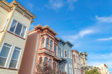 Obraz premium Low angle view of townhouses with colorful wood sidings in San Francisco, California