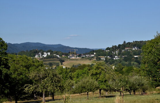 Blick vom Sch&ouml;nberg in Feriburg auf den Lorettoberg