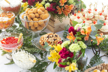 reception at the restaurant, reception table, table setting, buffet, table with food, brazilian snacks, chicken drumsticks, drumsticks
