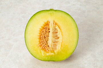 甘くて美味しいマスクメロン　網目が美しいメロンは贈答用に用いられる