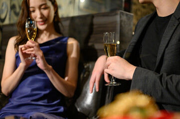 イメージに使いやすい夜のお店での一幕　プレゼントつき　前ボケあり