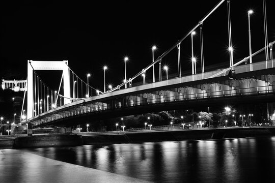 Elizabeth Bridge . Night . Summer . Nobody . Downtown. 
Black and white photo . 