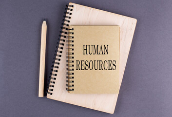 Word HOW IT WORKS on notebook with pencil on the grey background