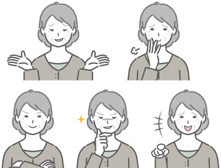 嫌な表情の私服の高齢女性