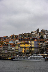 Fototapeta na wymiar Porto streets next to river