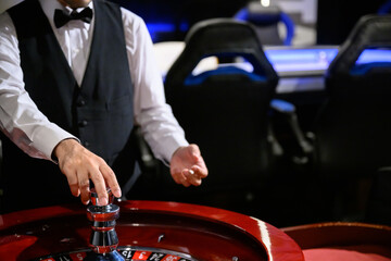 カジノのディーラーや黒服のイメージ　顔無し