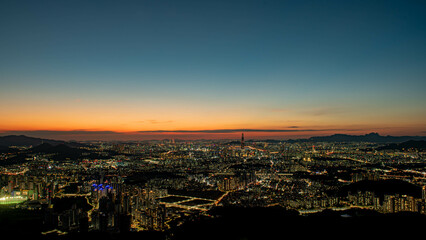 Fototapeta na wymiar 석양이 지는 서울의 풍경