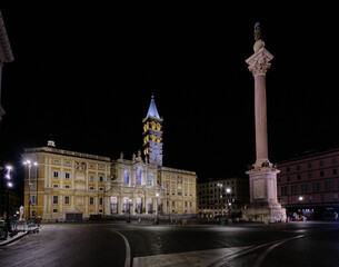 Fototapeta na wymiar Colonna della pace and Santa Maria Maggiore church at night in Rome, Italy 