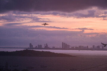Naklejka premium sunset over the city with fog