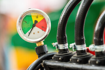 Device pressure gauge, part of industrial machine