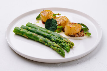 Freshly sauteed scallops with green asparagus