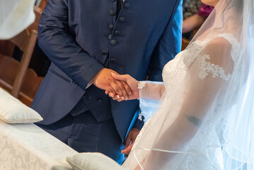 Obraz premium Italy. September 2022. The groom and the bride shake their right hand before the fateful yes