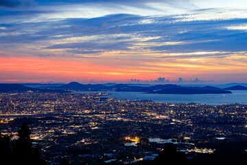 Fototapeta premium 米ノ山展望台から見た福岡の夜景 福岡県篠栗町 Night view of Fukuoka seen from Komenoyama Observatory Fukuoka-ken Sasaguri town 