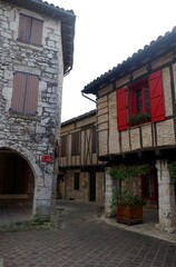 Fototapeta premium maison dans le village de Castelnau-de-Montmiral