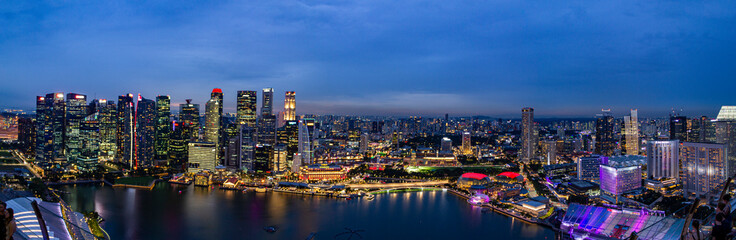 Naklejka premium Singapore evening view of the city from Marina Bay Sands