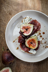 healthy breakfast fig and bresola sandwich