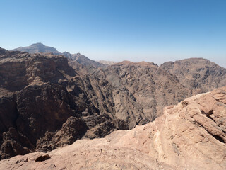 Fototapeta na wymiar Vistas desde el Mirador del Monasterio, en Petra, Wadi Musa, Jordania, Oriente Medio, Asia