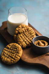 glass of milk and cookies
