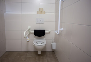 Toilet for people with disability