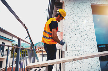 Polystyrene thermal cladding for energy saving on a construction site