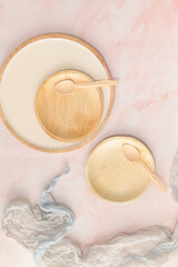 Areca leaf plates with recyclable spoons