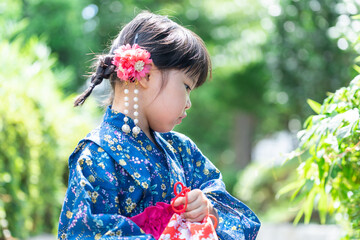 浴衣姿の4歳の子供（夏休み・お祭り・育児・子育て・女の子）