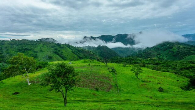 Afternoon dew in a mountainous area in Chalatenango, El Salvador - Timelapse