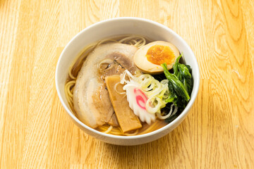 普通の醤油ラーメン　Food of soy sauce ramen Japan