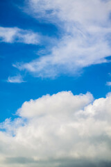 Obraz premium Clouds in the blue sky