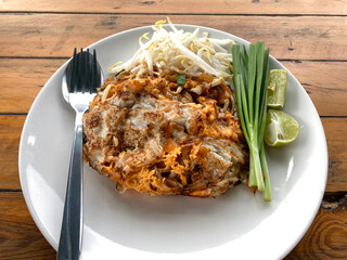 Street food of thailand, Pad Thai, the only dish of Thailand that foreigners love to eat. It is fried noodles with chicken egg, dried shrimp, fresh shrimp and various seasonings. 