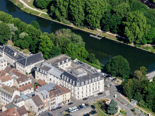 Fototapeta premium vue aérienne de l'hôpital de Meulan en France
