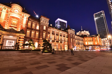Fototapeta na wymiar 東京駅前の夜景