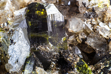 Ultra macro picture of small quartz points with one dark green epidote spike on matrix
